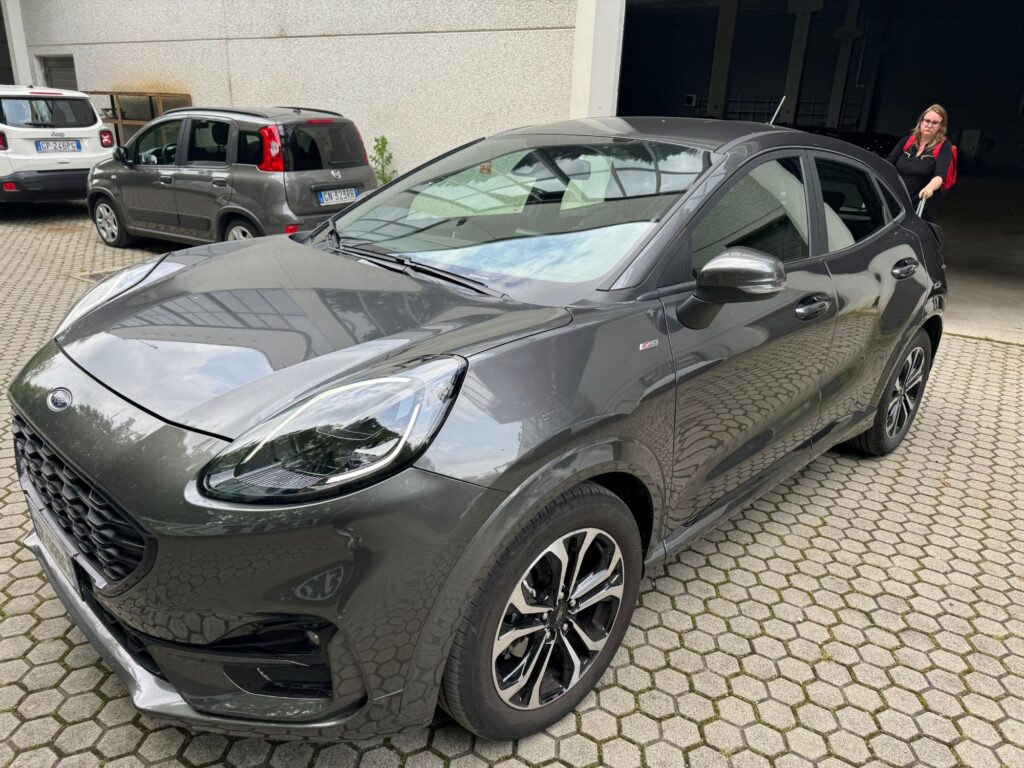 A locação de carro permite flexibilidade no roteiro da viagem.